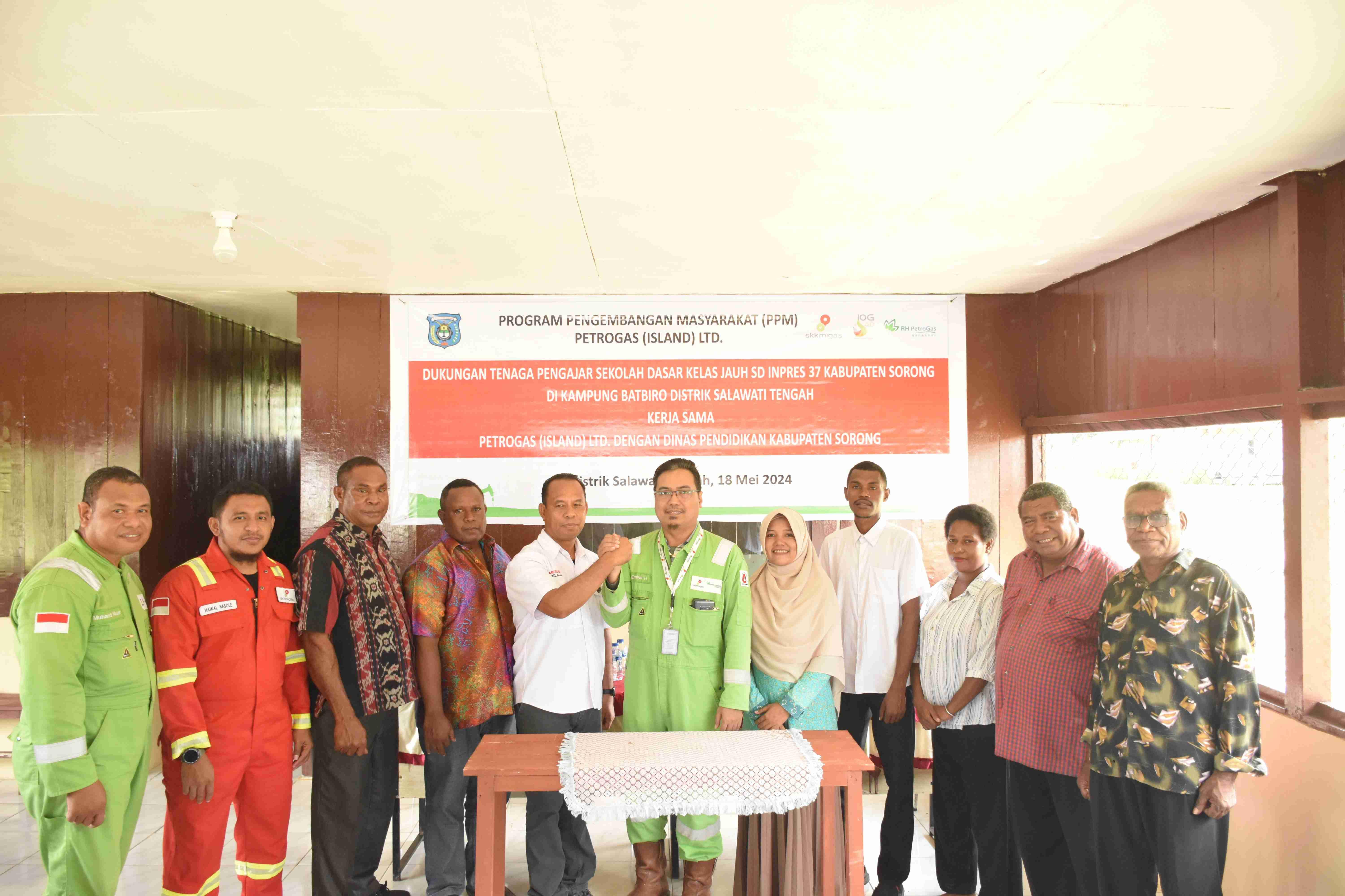 SKK Migas – KKKS Petrogas (Island) Ltd. Peningkatan Literasi Siswa Sekolah Dasar di Distrik Salawati Tengah, Kabupaten Sorong