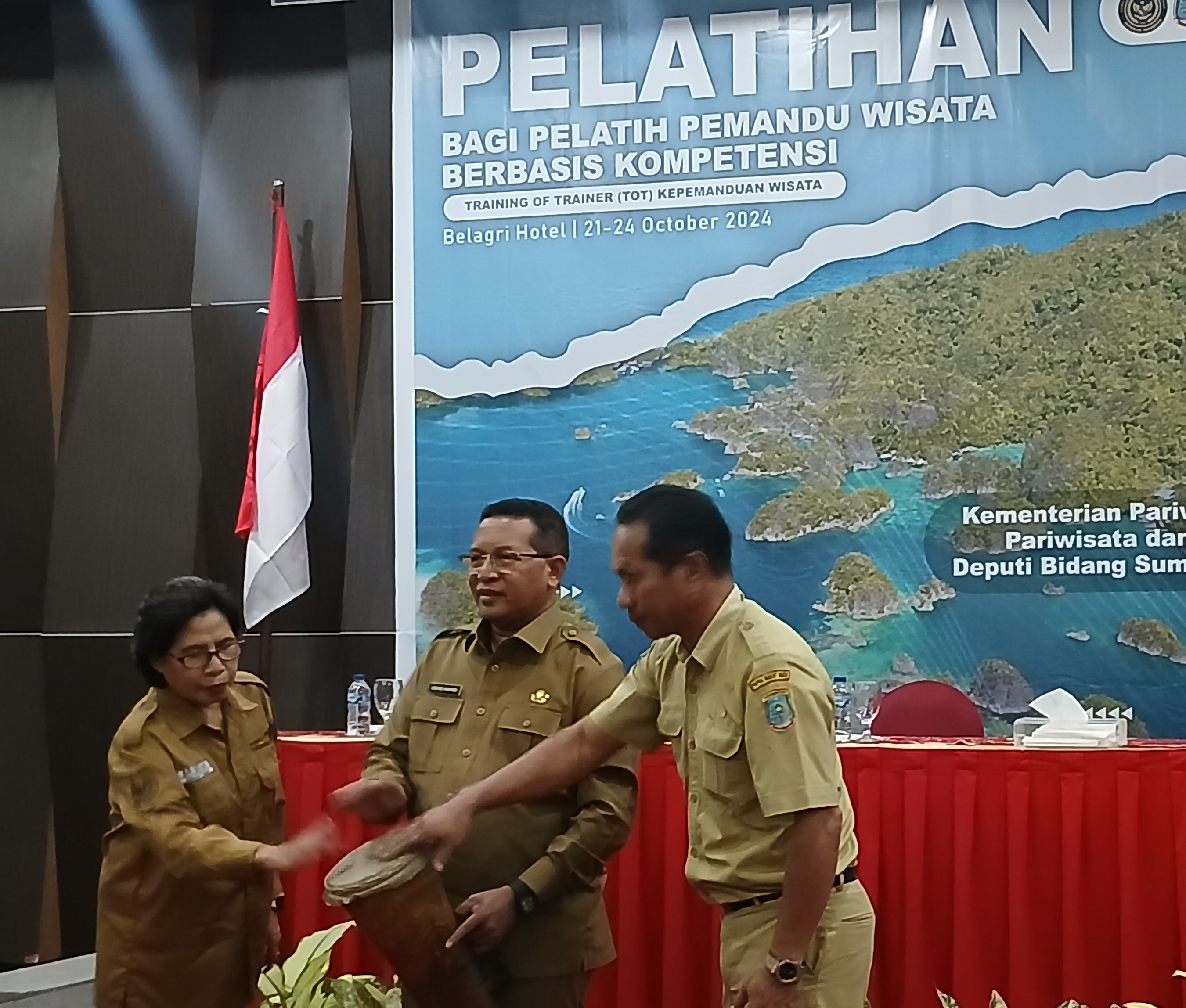 Dispora Parekraf Latih 20 Pemanduan Wisata Berbasis Kompetensi di Sorong