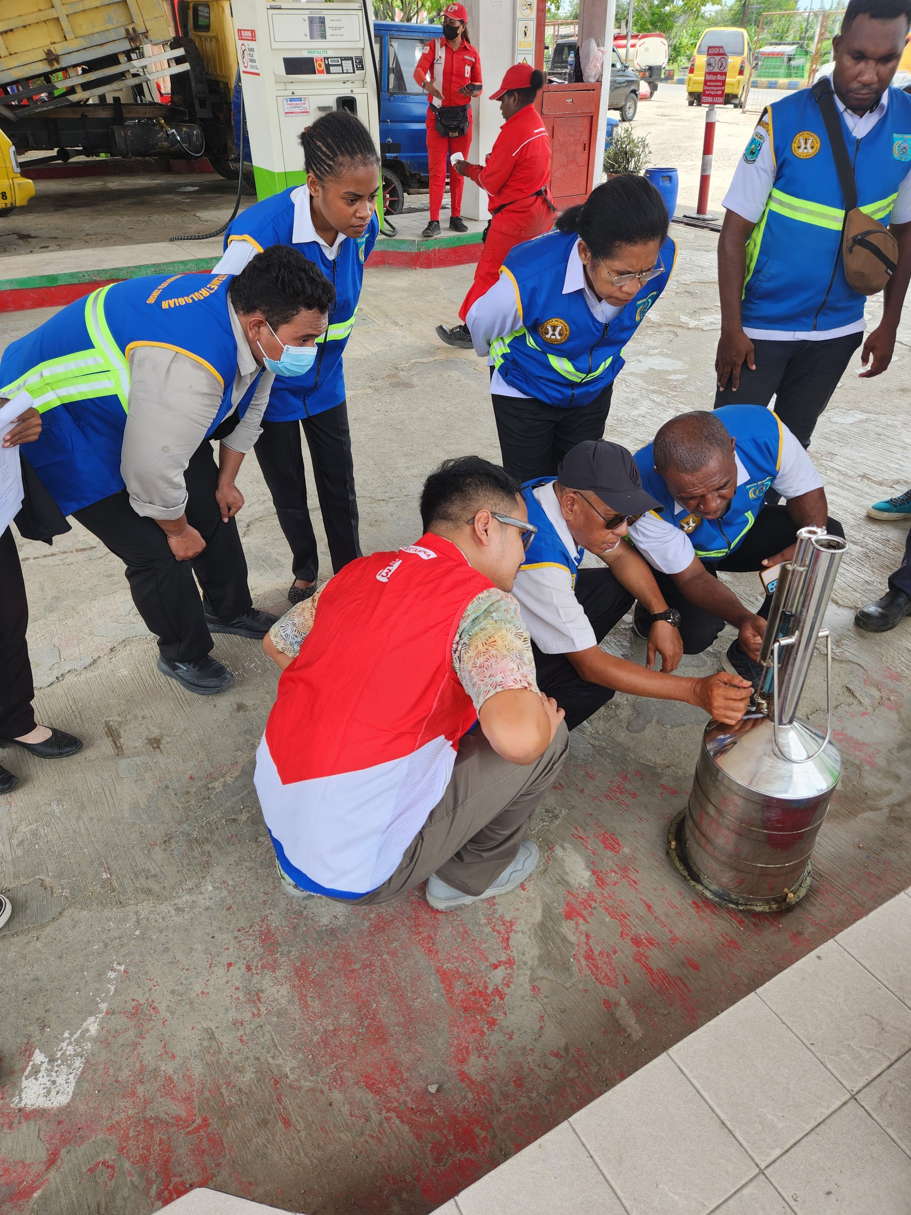Sinergi Bersama Dinas Perdagangan Kota Sorong, Pertamina Gelar Sidak ke SPBU Pastikan Kualitas BBM