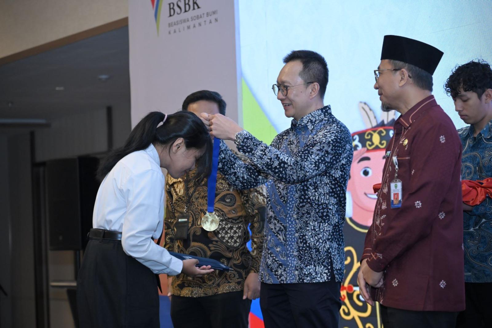 Dukung Akses Pendidikan Tinggi Bagi Putra-Putri Daerah Terbaik, Pertamina Hulu Indonesia Kembali Gulirkan Program Beasiswa Sobat Bumi Kalimantan