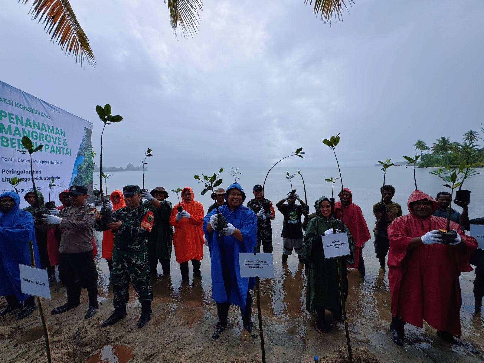 Dukung Keberlanjutan Lingkungan Hidup, Kilang Kasim Tanam 1.000 Pohon Mangrove dan Bersih-Bersih Pantai Wawenagu