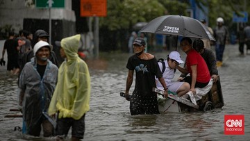Jakarta Lumpuh! 11 RT Masih Terendam Banjir, Ribuan Warga Terpaksa Mengungsi