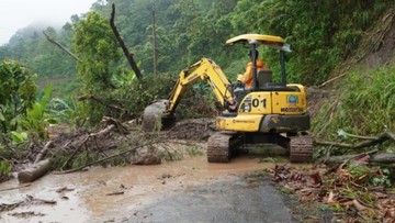 Akses Terputus Total! Ribuan Warga Desa Tempur Jepara Terjebak Longsor, BPBD Bergerak Cepat