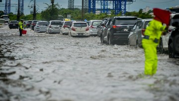 Akses Tol Cengkareng Lumpuh Akibat Banjir Rawa Bokor, Kemacetan Mengular Hingga 1 Kilometer