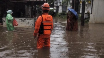 Jakarta Terkepung Banjir: 10 RT dan 23 Ruas Jalan Terendam Akibat Hujan Deras