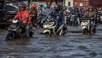 Jalur Pantura Kudus-Pati Lumpuh Akibat Banjir, Waspada Longsor Mengintai Pemukiman