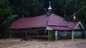 Banjir Hebat Rendam Ratusan Rumah di OKU, Ketinggian Air Capai 1 Meter dan Ratusan KK Dievakuasi