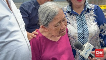Pilu! Nenek Elina Berjuang Cari Keadilan Usai Rumahnya Dirobohkan Paksa di Surabaya