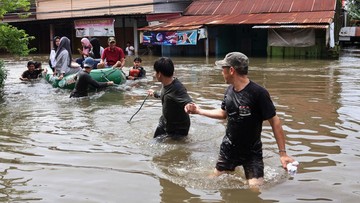 Makassar Dikepung Banjir: 356 Warga Mengungsi dan Puluhan Pohon Tumbang Akibat Cuaca Ekstrem