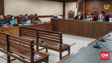 Babak Baru Kasus Emirsyah Satar: Sidang PK Perdana Terpaksa Ditunda, Ada Apa?