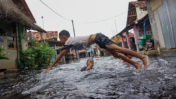 Tanggul Sungai Bremi Jebol Dini Hari, Kota Pekalongan Terendam Banjir Hebat