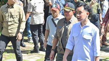 Gibran Rakabuming Tinjau Langsung Korban Banjir Kalsel, Salurkan Bantuan di Balangan dan Banjar