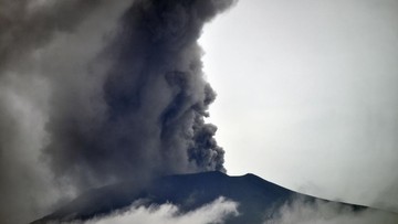 Waspada! Gunung Marapi Sumbar Kembali Erupsi, Ancaman Lahar Dingin Mengintai Warga