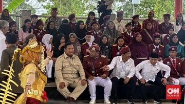 Ubah Nasib Rakyat Kecil, Presiden Prabowo Resmikan 166 Sekolah Rakyat dan Janjikan Beasiswa Internasional