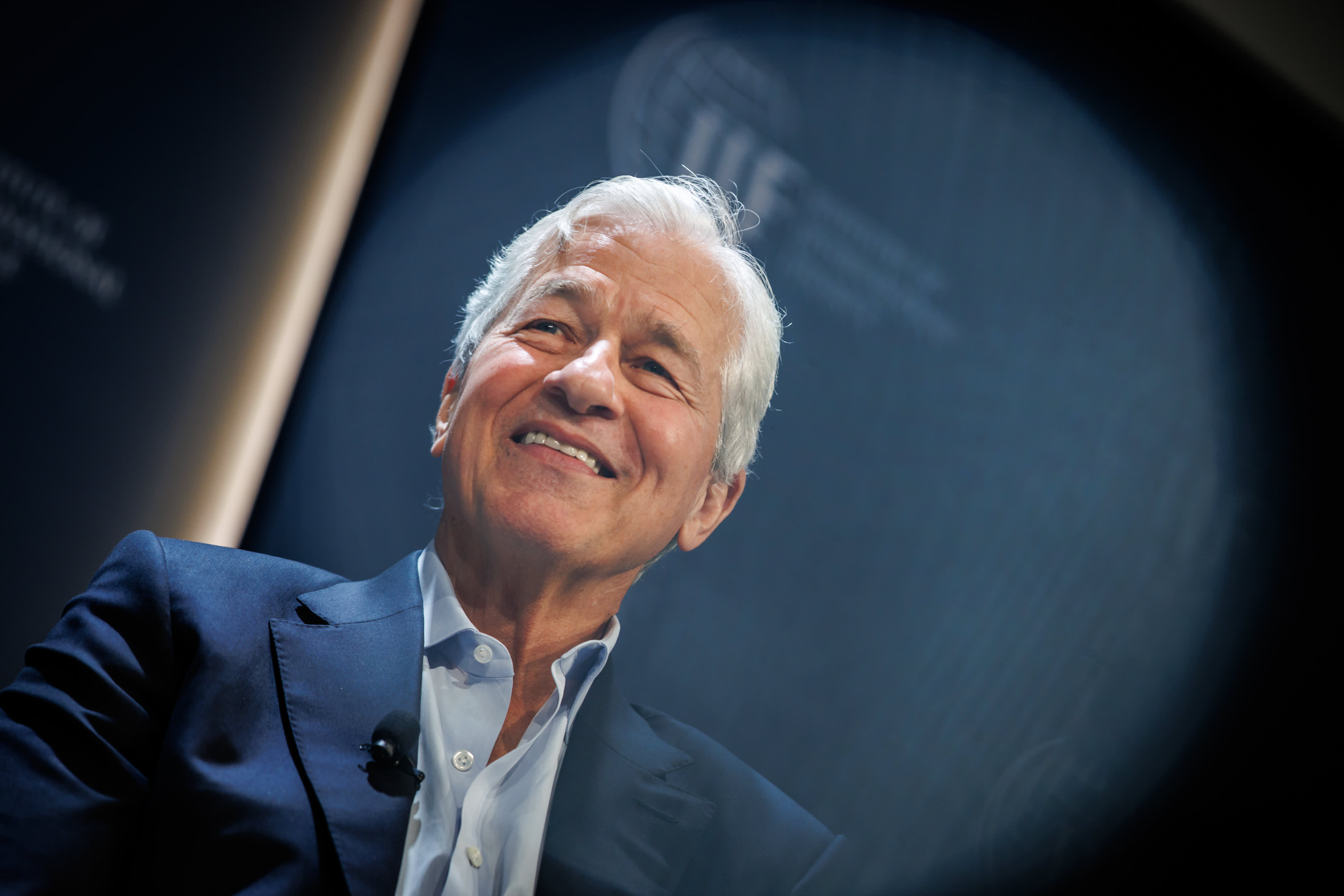 JPMorgan Chase Resmi Ambil Alih Apple Card dari Goldman Sachs: Era Baru Kartu Kredit Apple Dimulai