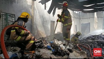 Pabrik Styrofoam di Panongan Tangerang Terbakar Hebat, Karyawan Panik Berhamburan Selamatkan Diri