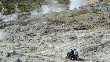 Waspada! Longsor Terjang Gunung Papandayan, Pendaki Dilarang Mendekati Jalur Rawan Ini