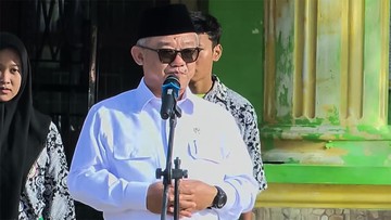 Kunjungi Aceh Tamiang, Mendikdasmen Abdul Mu'ti Bakar Semangat Siswa Pascabencana