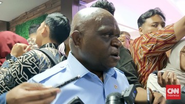 Natalius Pigai Pasang Badan: Bantah Pemerintah Terlibat Teror Aktivis dan Desak Polisi Buru Pelaku