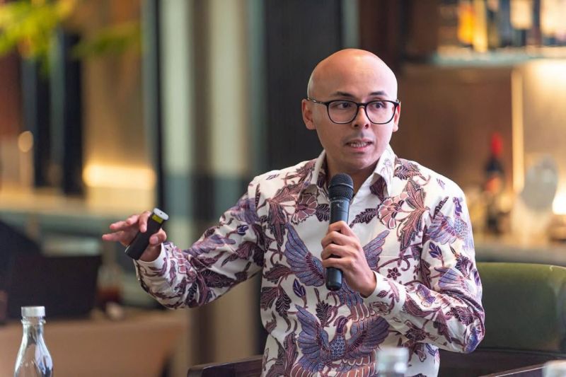 Mengenal Dirgayuza Setiawan: Sosok Muda di Balik Strategi Komunikasi Presiden Prabowo Subianto