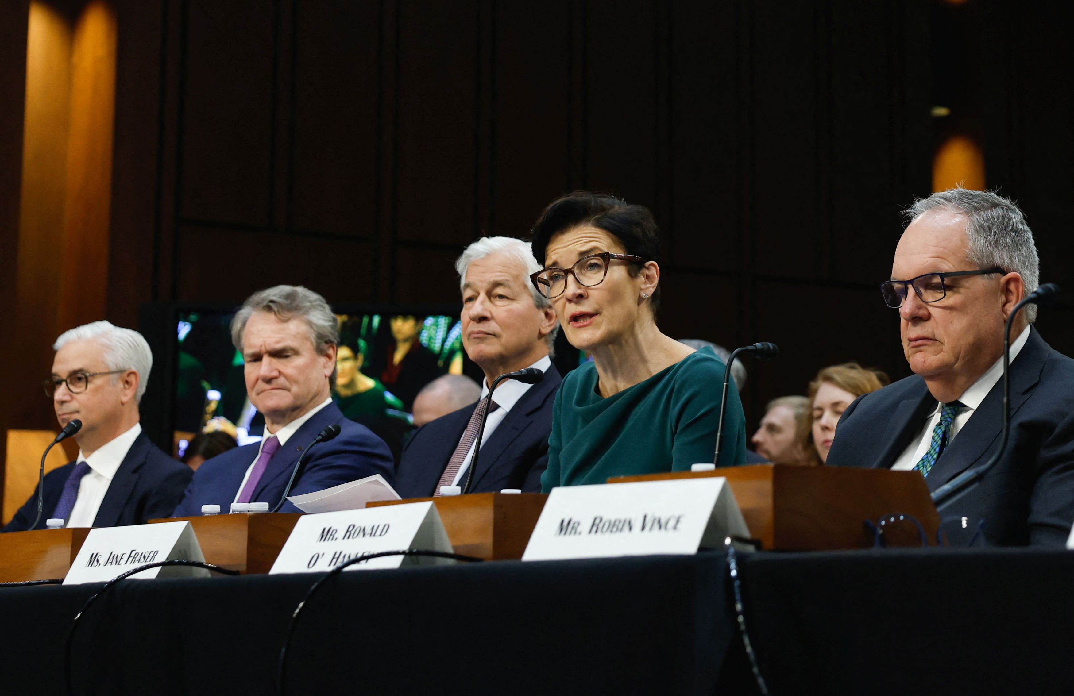 Rencana Donald Trump Batasi Bunga Kartu Kredit 10% Picu Protes Perbankan, Dinilai Berisiko Fatal