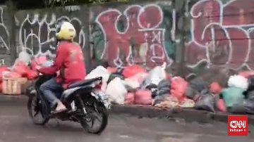 Pasar Cimanggis Tangsel Kembali Dikepung Sampah, Warga Keluhkan Minimnya Fasilitas Pembuangan