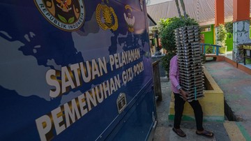 Heboh Makan Bergizi Gratis Pakai Kantong Plastik, SPPG Karyasari Akhirnya Beri Penjelasan Resmi
