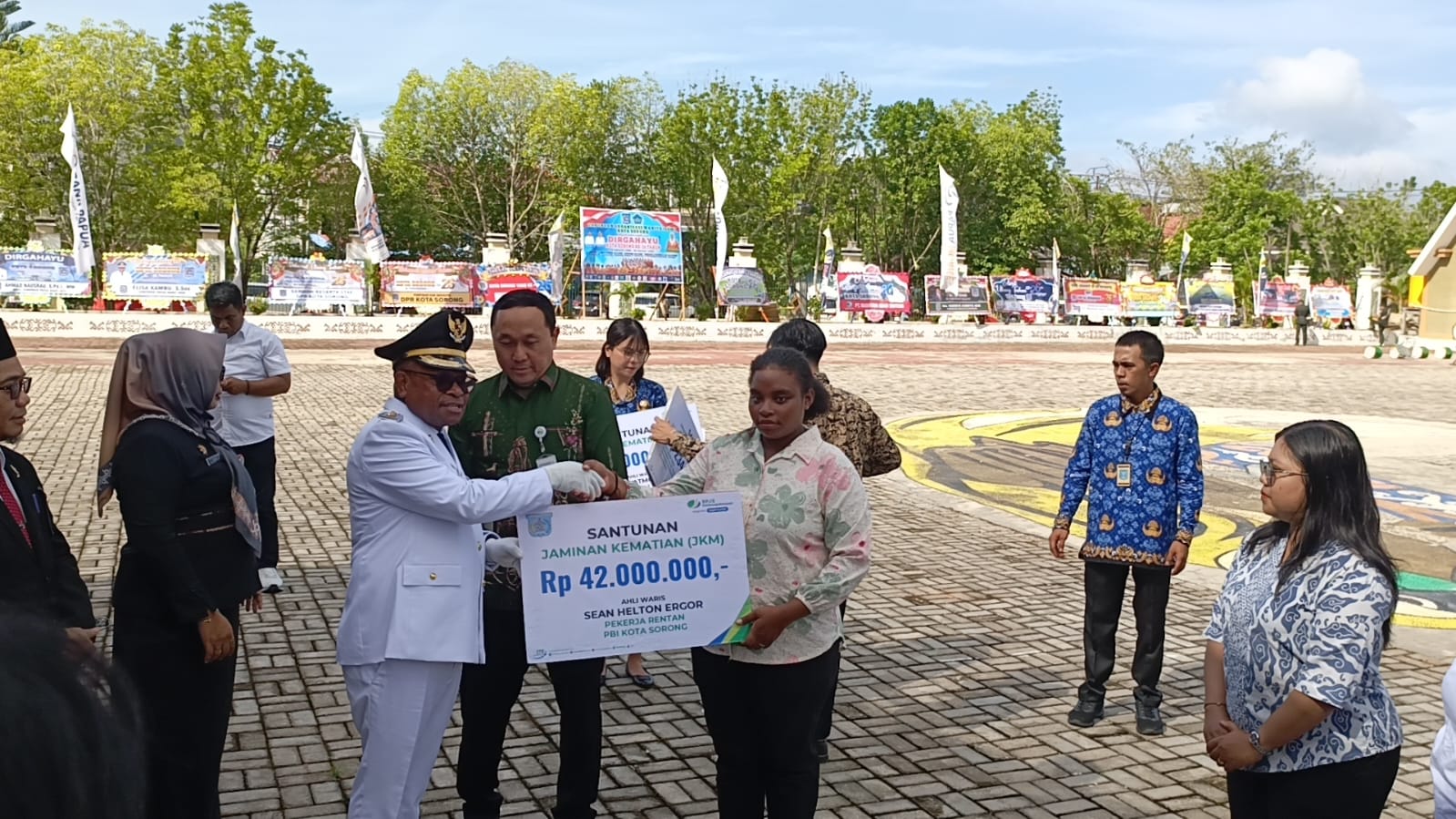 Ahli Waris Peserta Penerima Bantuan Upah Terima Santunan Kematian