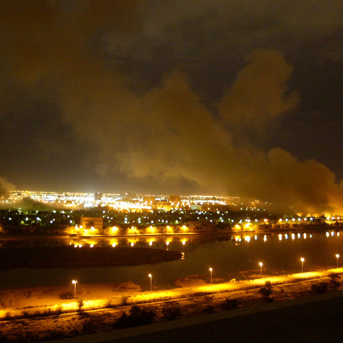 Di Irak AS Bawa Sekutu. Di Iran? Strategi Berbeda