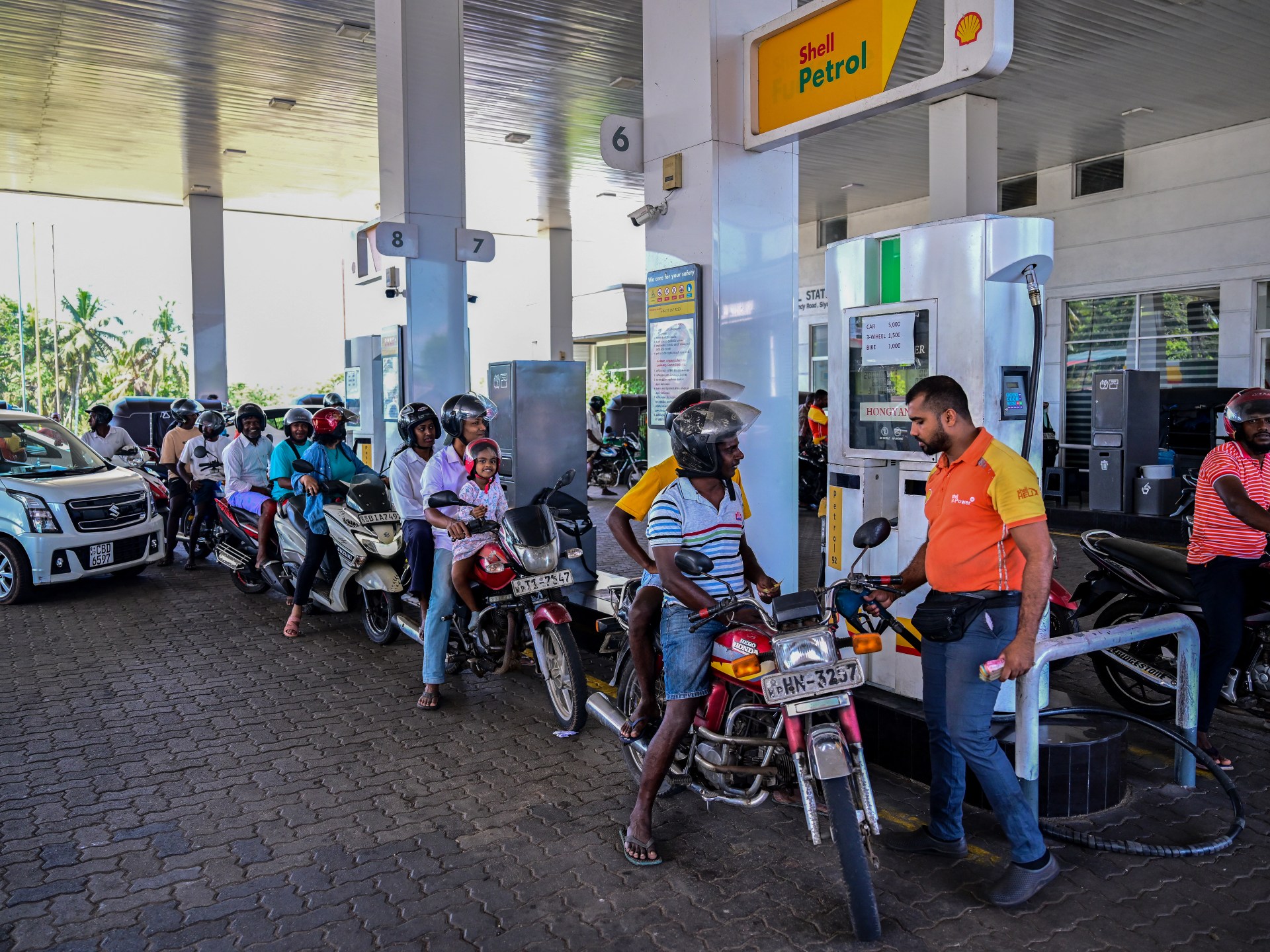 Perang Iran: Bisakah Pembatasan Bahan Bakar dan Kerja Jarak Jauh Atasi Krisis?