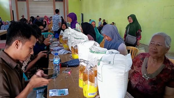 107.255 Warga Temanggung Terima Bantuan Beras dan Minyak