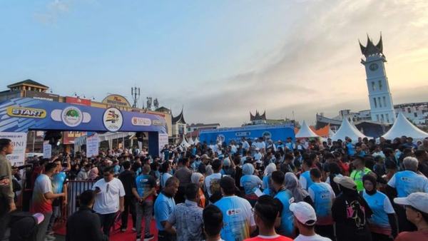 2.000 Pelari Ikuti International Jam Gadang Fun Run