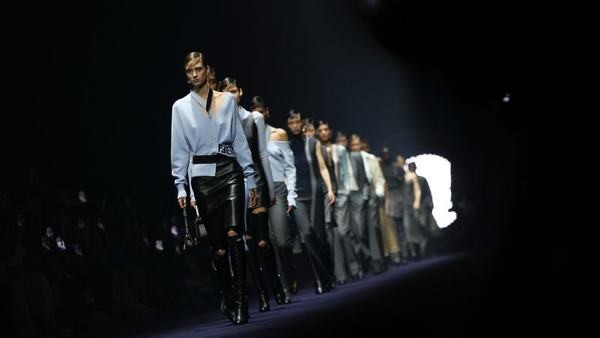 a-definitive-backslide-inside-fashions-worrying-runway-trend-scrape-1767538566.jpg