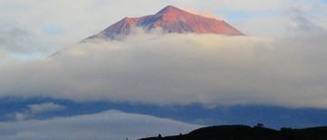 aktivitas-vulkanik-meningkat-pendakian-gunung-kerinci-ditutup-1767760203.jpg