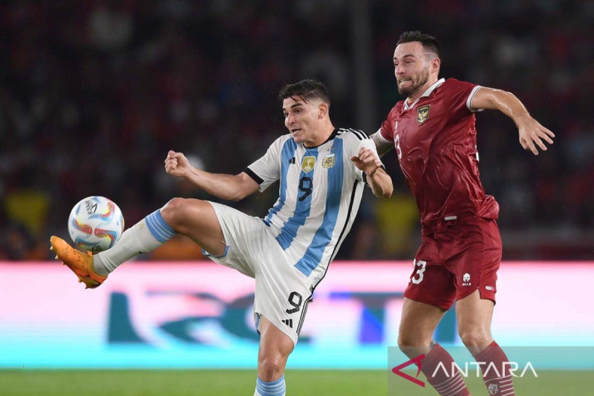 Alvarez kagumi Lionel Messi