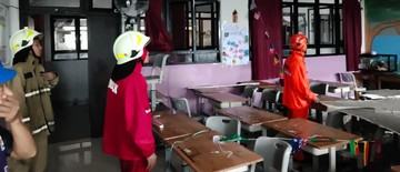 atap-sd-di-pademangan-jakut-roboh-imbas-hujan-deras-siswa-dievakuasi-1768205250.jpg
