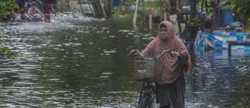 banjarmasin-dikepung-banjir-rob-warga-mengungsi-ke-musala-1767645654.jpg