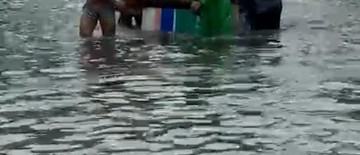 banjir-di-jalanan-jakpus-imbas-hujan-deras-1768219789.jpg