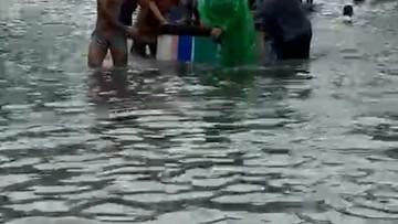 banjir-di-jalanan-jakpus-imbas-hujan-deras-1768219789.jpg