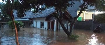 banjir-di-lamongan-jatim-ribuan-rumah-di-6-kecamatan-terendam-banjir-1768219473.jpg
