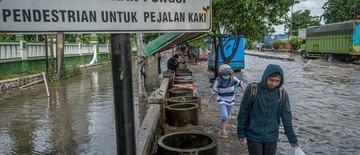 banjir-pati-meluas-43-desa-di-12-kecamatan-terendam-1768133030.jpg