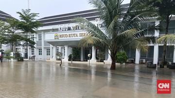banjir-rendam-sejumlah-titik-kota-serang-ada-yang-capai-1-meter-1768219344.jpg