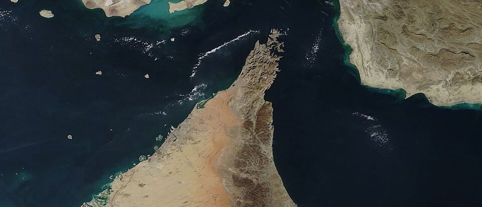 blokade-as-di-iran-bikin-14-kapal-berbalik-arah-ganggu-aktivitas-pelayaran-di-sekitar-selat-hormuz-1776384917.jpg