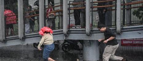 bmkg-prakirakan-hujan-di-dki-jakarta-pada-minggu-siang-1775332814.jpg