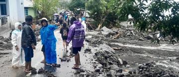 bpbd-16-orang-meninggal-akibat-banjir-bandang-di-pulau-siau-sulut-1767760244.jpg