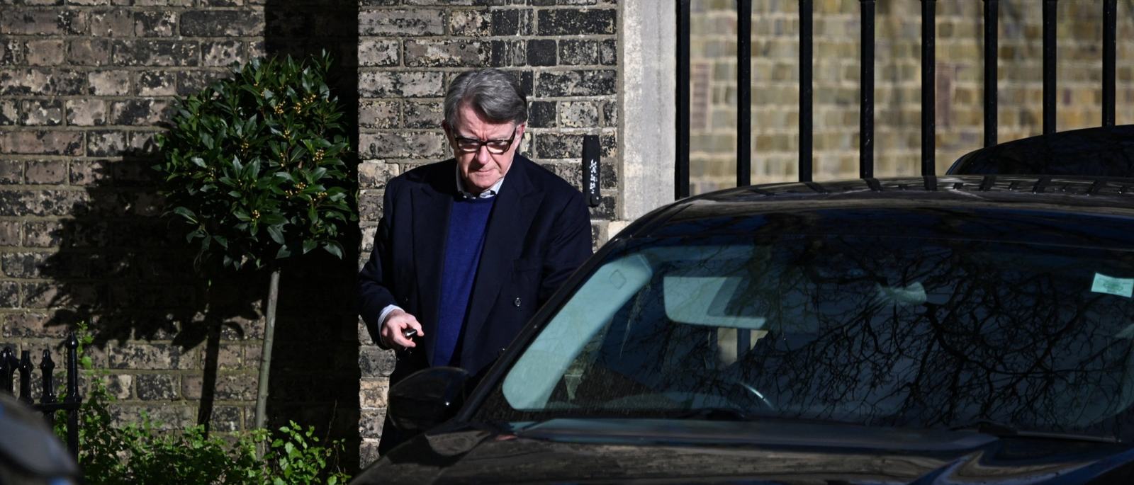 british-police-arrest-epstein-linked-ex-ambassador-mandelson-1771869931.jpg