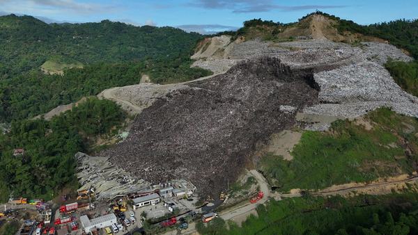 deadly-trash-avalanche-in-filipino-landfill-leaves-dozens-missing-scrape-1767988959.jpg