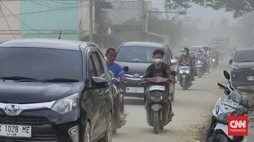 debu-pekat-dari-lumpur-kering-ancam-kesehatan-warga-di-aceh-tamiang-1767659485.jpg