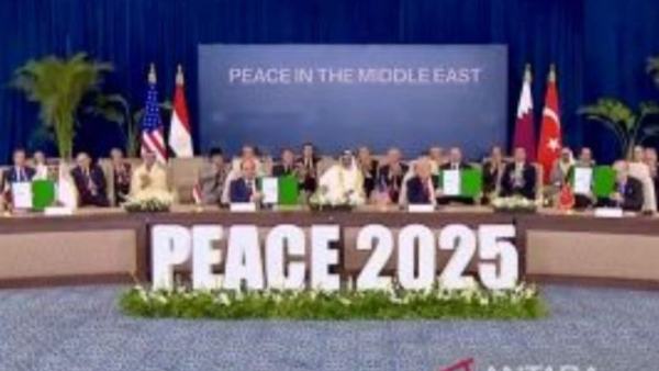 donald-trump-sebut-prabowo-sosok-luar-biasa-di-ktt-perdamaian-gaza-1767537294.jpg