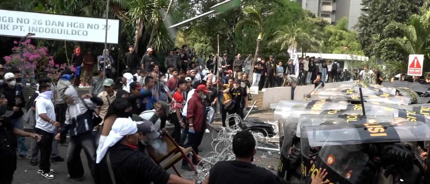 Eksekusi Pengosongan Eks Hotel Sultan Berakhir Ricuh